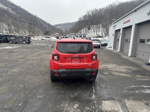 Used 2022 Jeep Renegade Latitude image 3