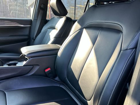 Used 2025 Jeep Grand Cherokee L Limited w/ Black Appearance Package image 11