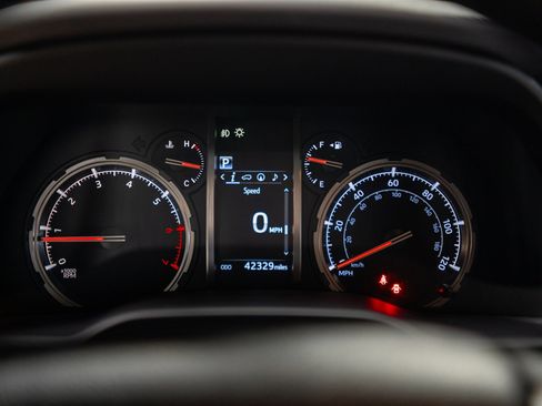 Used 2021 Toyota 4Runner Limited AWD/4WD image 23
