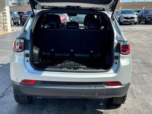 Used 2025 Jeep Compass Latitude AWD/4WD image 5