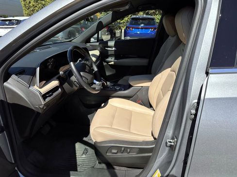 Used 2024 Cadillac XT4 Luxury w/ Cold Weather Package FWD image 11