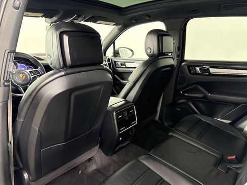 Certified 2023 Porsche Cayenne Platinum Edition AWD/4WD image 25