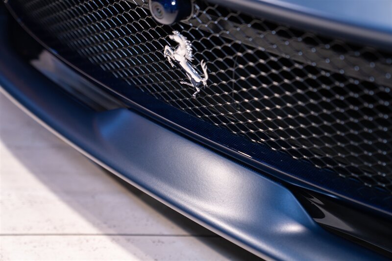 Used 2018 Ferrari 812 Superfast RWD image 11