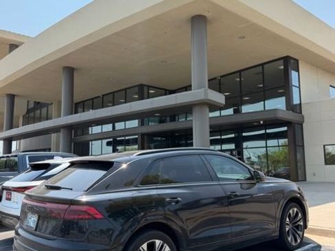 Used 2025 Audi Q8 Premium Plus AWD/4WD image 3