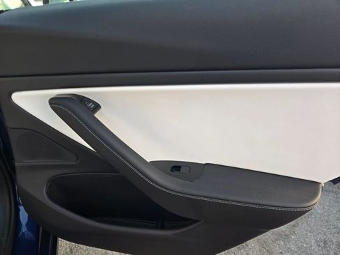 Used 2020 Tesla Model 3 Performance image 18