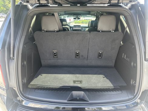 Used 2021 Chevrolet Tahoe LT w/ LT Signature Package RWD image 18