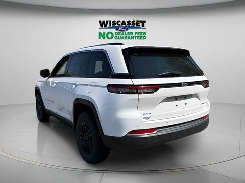 Used 2023 Jeep Grand Cherokee Laredo AWD/4WD image 22