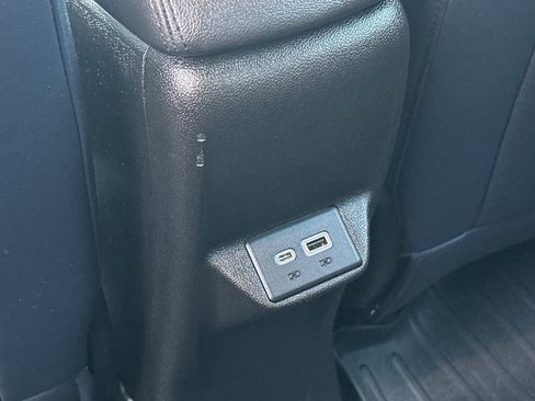 Used 2022 Chevrolet Bolt EUV LT w/ Convenience Package image 13