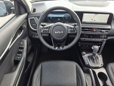Used 2024 Kia Seltos EX AWD/4WD image 2