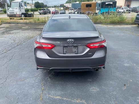 Used 2019 Toyota Camry SE FWD image 7