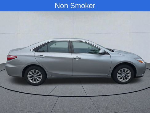Used 2017 Toyota Camry LE FWD image 4