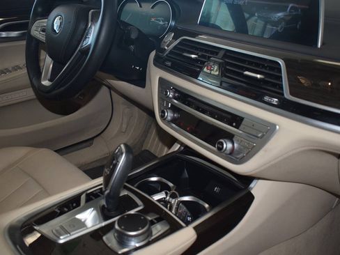 Used 2019 BMW 740i RWD image 18