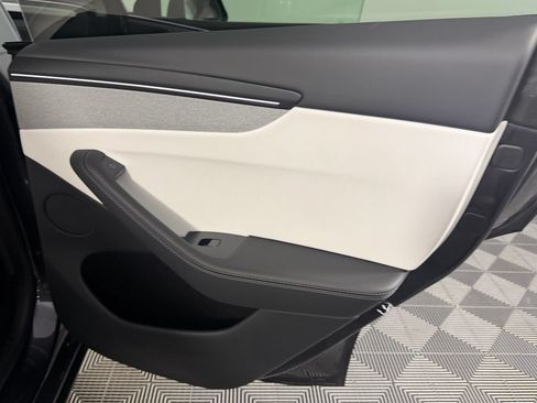 Used 2026 Tesla Model Y 2WD image 45