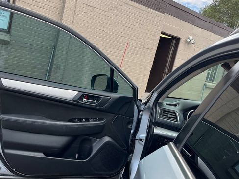Used 2018 Subaru Outback 2.5i Premium AWD/4WD image 10