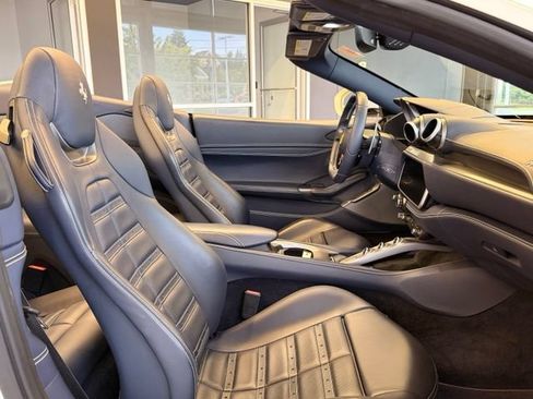 Used 2019 Ferrari Portofino RWD image 25