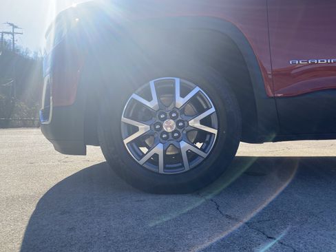 Used 2023 GMC Acadia SLT w/ Technology Package image 42