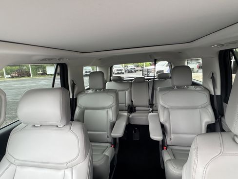 Used 2025 Ford Expedition Active AWD/4WD image 9