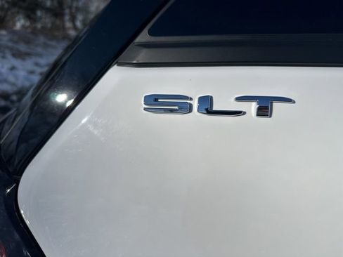 Used 2024 GMC Terrain SLT image 13