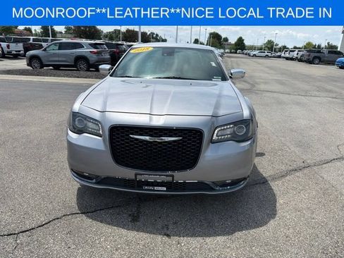 Used 2018 Chrysler 300 S w/ 300S Premium Group RWD image 4