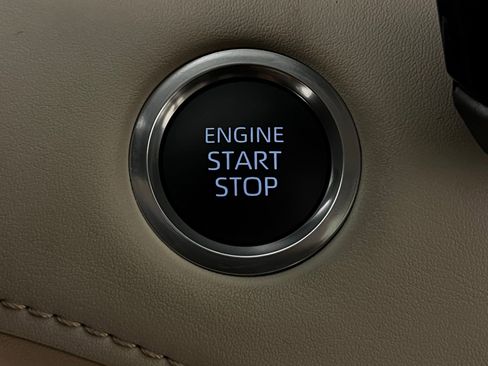 Certified 2025 Toyota Highlander Limited image 22