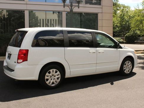 Used 2016 Dodge Grand Caravan SE w/ Quick Order Package 29E SE FWD image 12