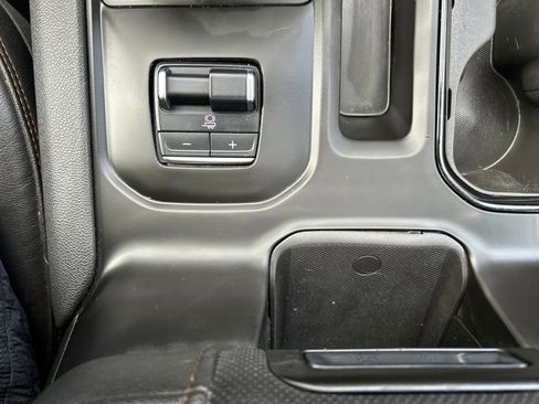 Used 2023 GMC Sierra 1500 AT4 w/ AT4 Premium Package image 31