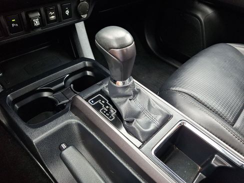 Used 2019 Toyota Tacoma TRD Off-Road AWD/4WD image 15