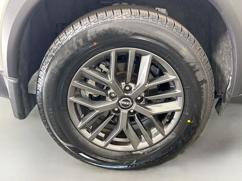 Used 2023 Nissan Rogue S FWD image 33