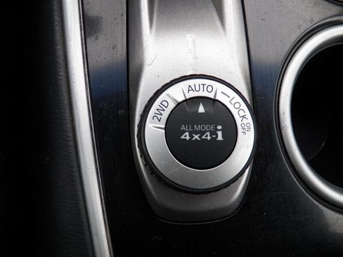 Used 2013 Nissan Pathfinder SV AWD/4WD image 20