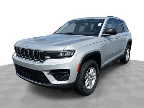 Used 2023 Jeep Grand Cherokee Laredo w/ Luxury Tech Group I AWD/4WD image 1