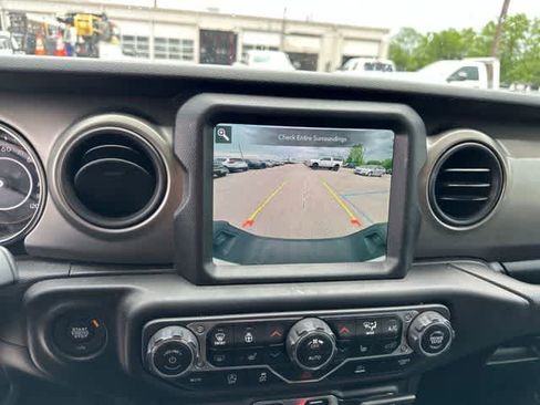 Used 2021 Jeep Gladiator Sport AWD/4WD image 8