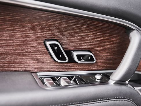 Used 2025 Land Rover Range Rover Long Wheelbase SE image 28