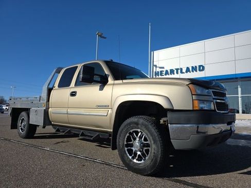 Used 2005 Chevrolet Silverado 2500 LS w/ Skid Plate Package image 3