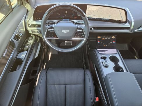 New 2026 Cadillac Vistiq Sport w/ LPO, Floor Liner Package AWD/4WD image 17
