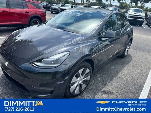 Used 2024 Tesla Model Y Long Range AWD/4WD image 1