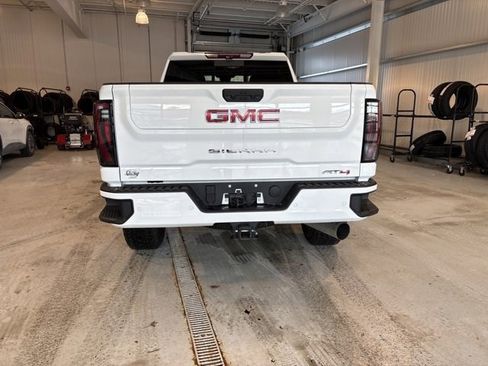Used 2025 GMC Sierra 3500 AT4 w/ AT4 Premium Plus Package image 4