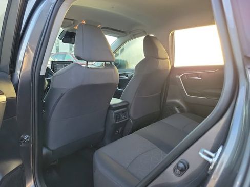 Used 2021 Toyota RAV4 XLE FWD image 7