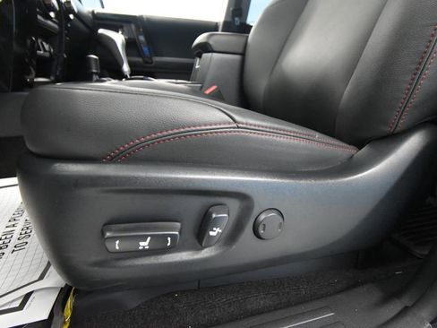 Used 2024 Toyota 4Runner TRD Off-Road Premium image 6