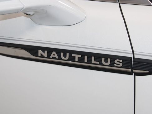 Used 2020 Lincoln Nautilus Reserve w/ Equipment Group 201A FWD image 12