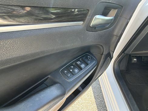 Used 2018 Chrysler 300 Touring w/ Sport Appearance Package RWD image 15