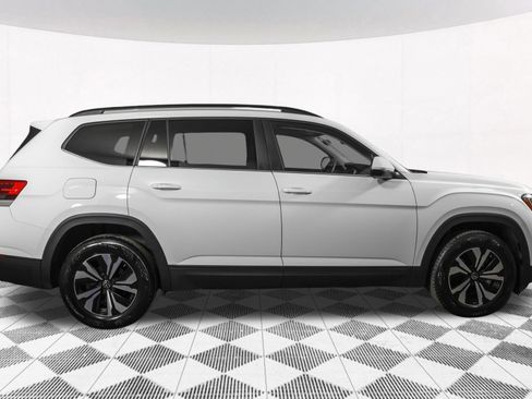Used 2024 Volkswagen Atlas SE AWD/4WD image 12