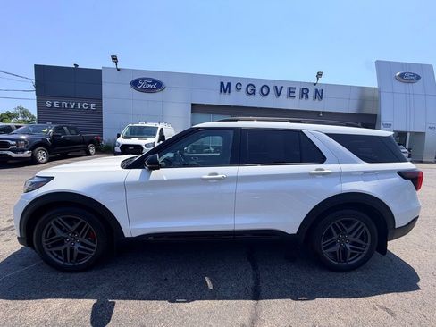 Used 2025 Ford Explorer ST AWD/4WD image 4