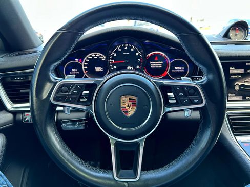 Used 2017 Porsche Panamera 4 image 6