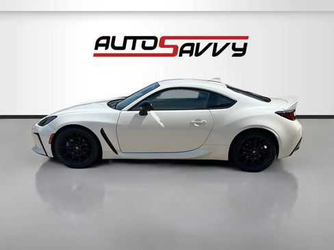 Used 2023 Toyota GR86 Premium w/ ALL Weather Mat Package (TMS) RWD image 4