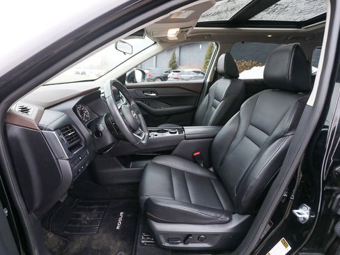 Used 2023 Nissan Rogue SV w/ SV Premium B Package image 11