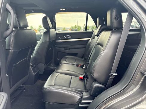 Used 2018 Ford Explorer XLT w/ Equipment Group 202A AWD/4WD image 10