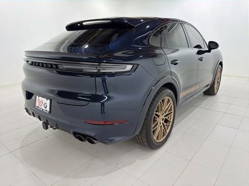 Used 2024 Porsche Cayenne Coupe AWD/4WD image 5