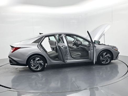Used 2025 Hyundai Elantra SEL FWD image 62