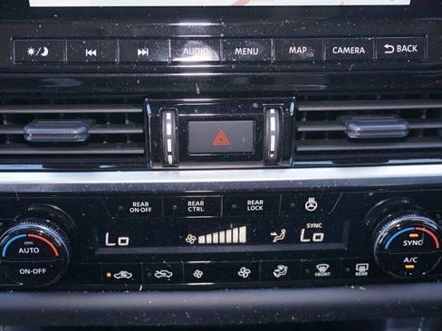 Certified 2024 Nissan Pathfinder SL image 17