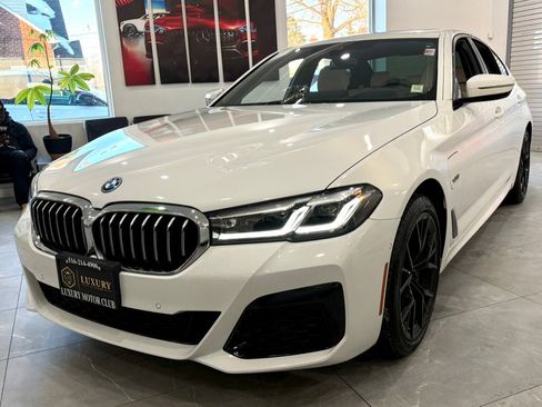 Used 2022 BMW 530e xDrive 530e xDrive Plug-In Hybrid w/ Premium Package image 3